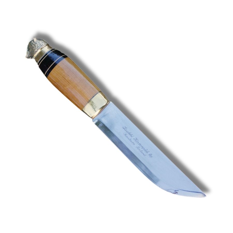 Iisakki Järvenpää Kontio-kniv med kraftig, bred stålklinge og ergonomisk formet træskaft i traditionelt finsk design.